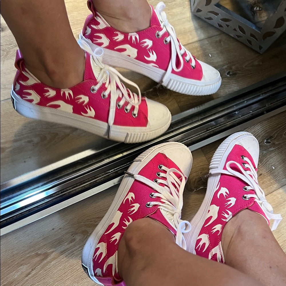 🛑 1 hour sale. McQ by Alexander McQueen, 7.5, Magenta &  White Swallows, Sneaker - Picture 4 of 14